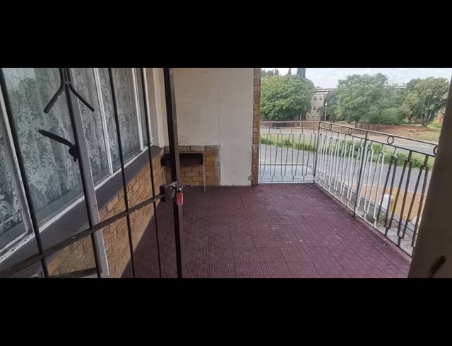 2 BEDROOM FLAT FOR SALE IN VANDERBIJLPARK CE 1